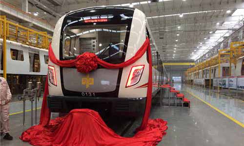 鄭州造”首列地鐵列車下線 加快明泰鋁業(yè)產業(yè)轉型升級